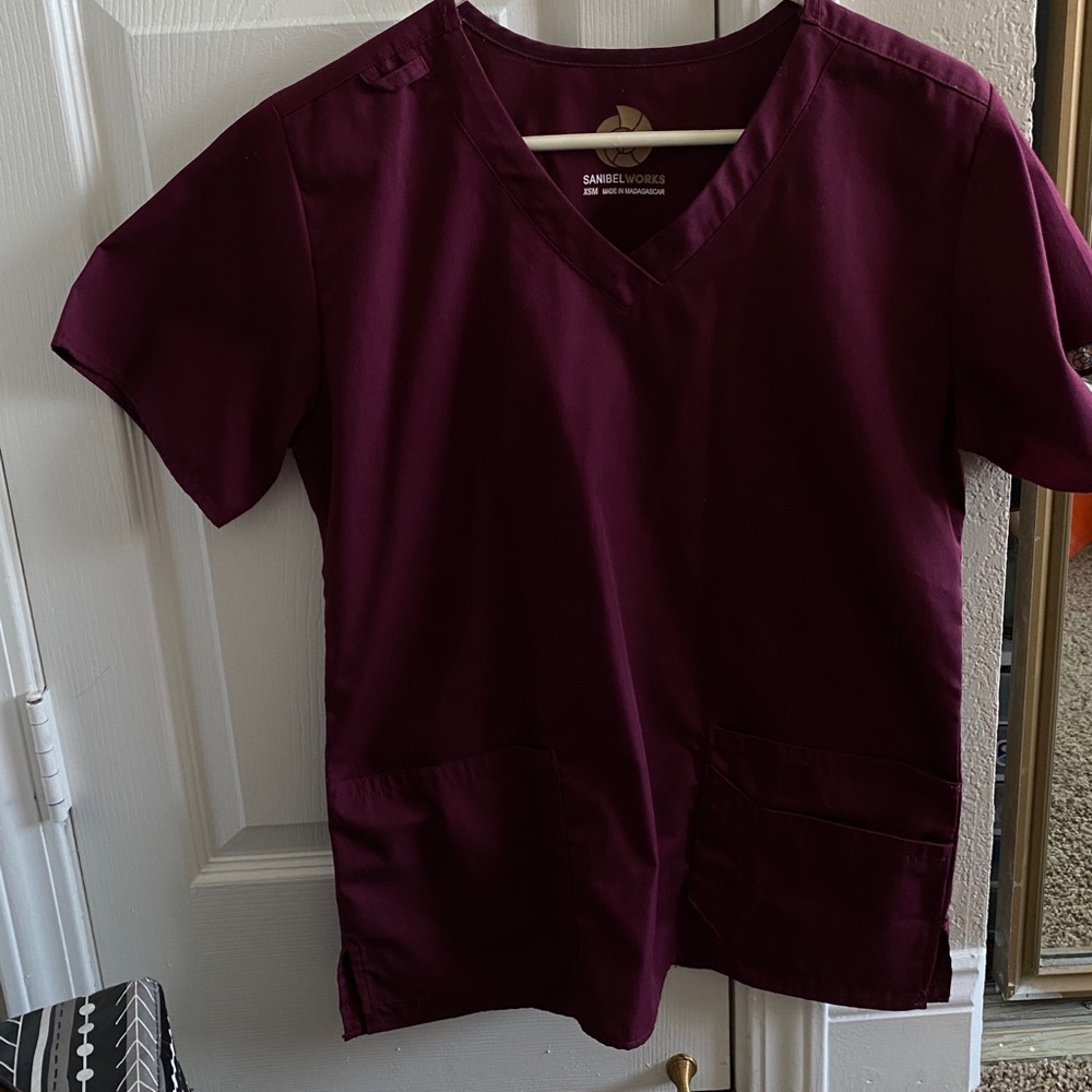 Burgundy men’s scrub top